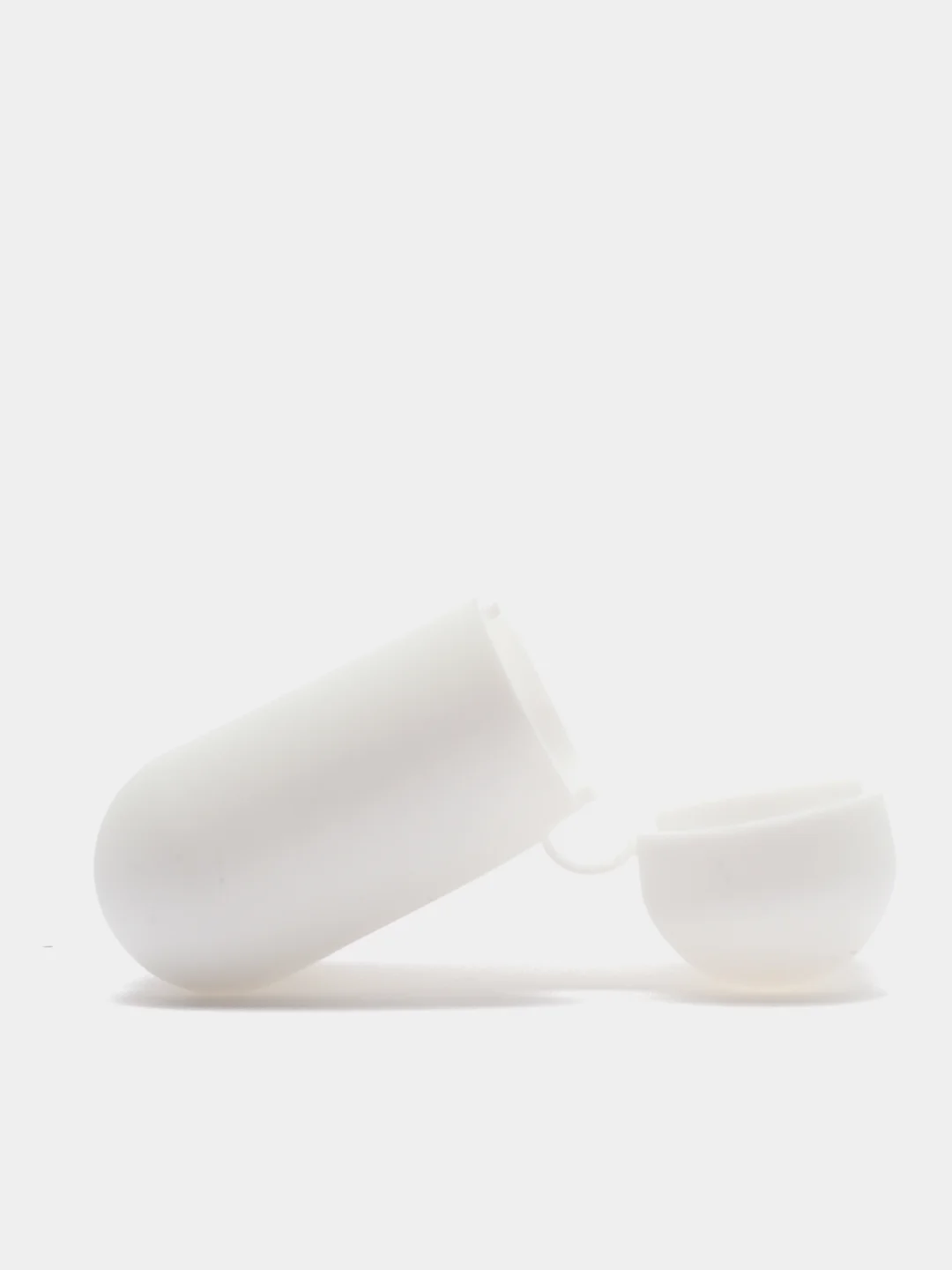 Белый чехол для наушников Airpods 2