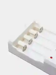 Белый зарядное устройство для ААА и АА аккумуляторов 1,2 и 1,5 В с USB кабелем