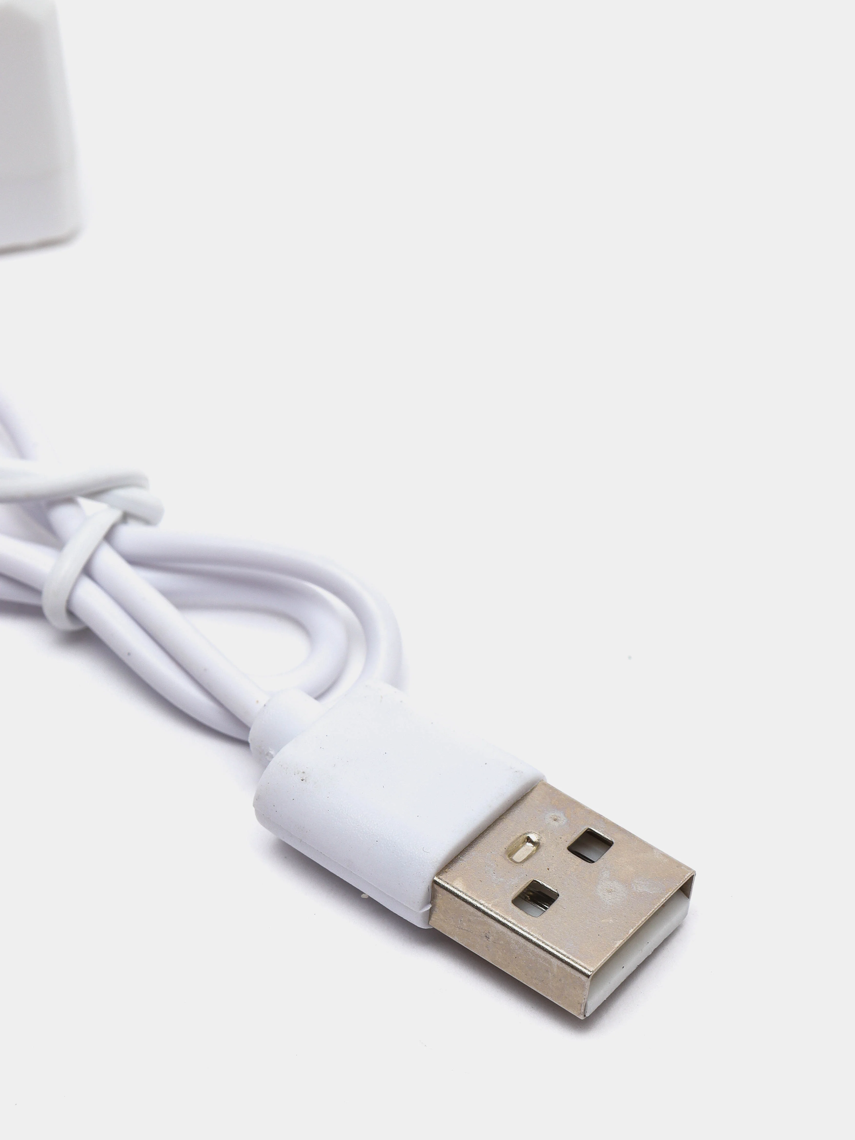 Белый зарядное устройство для ААА и АА аккумуляторов 1,2 и 1,5 В с USB кабелем
