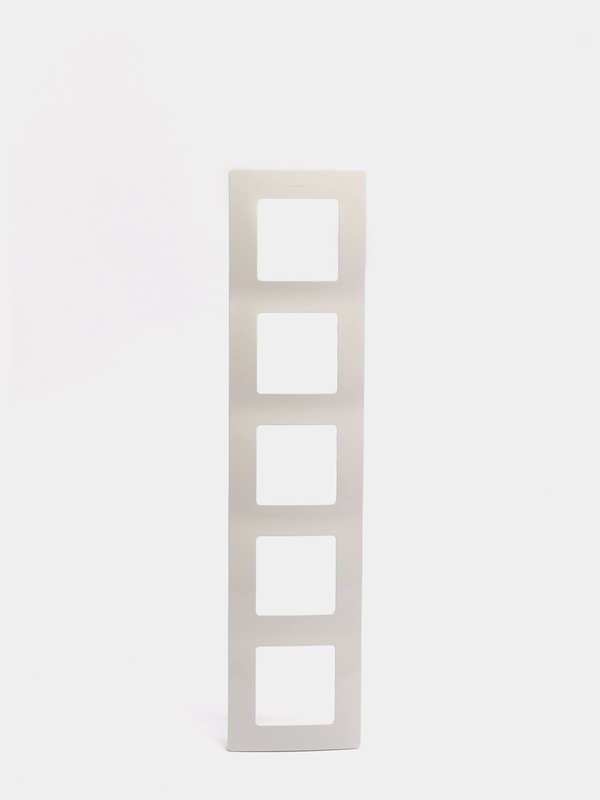 Рамка 5 постов Legrand Etika, белый (У)