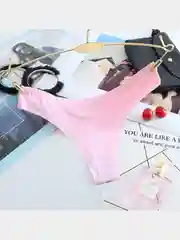 Розовый бесшовные женские трусы, стринги