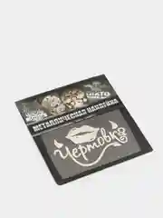 Серебряный металлическая наклейка-стикер "Чертовка" на телефон / авто