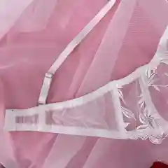 Черный комплект кружевного женского нижнего белья