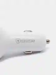 Белый автомобильная зарядка для телефона в прикуриватель, на 3 USB