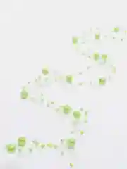 Зеленый бусины на нитке для рукоделия