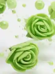 Зеленый бусины с розами на нитке для рукоделия