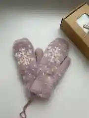 Лавандовый женские варежки с мехом внутри в подарочной коробке