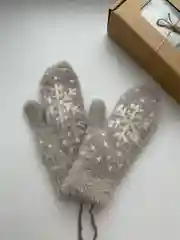 Серый женские варежки с мехом внутри в подарочной коробке