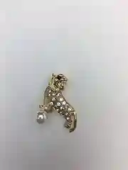 Золотой брошь на булавке