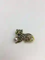 Золотистый хаки брошь на булавке