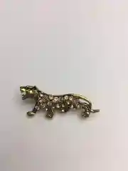 Карамельный брошь на булавке