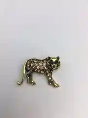 Карамельный брошь на булавке