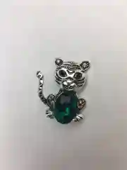 Лесной зеленый брошь на булавке