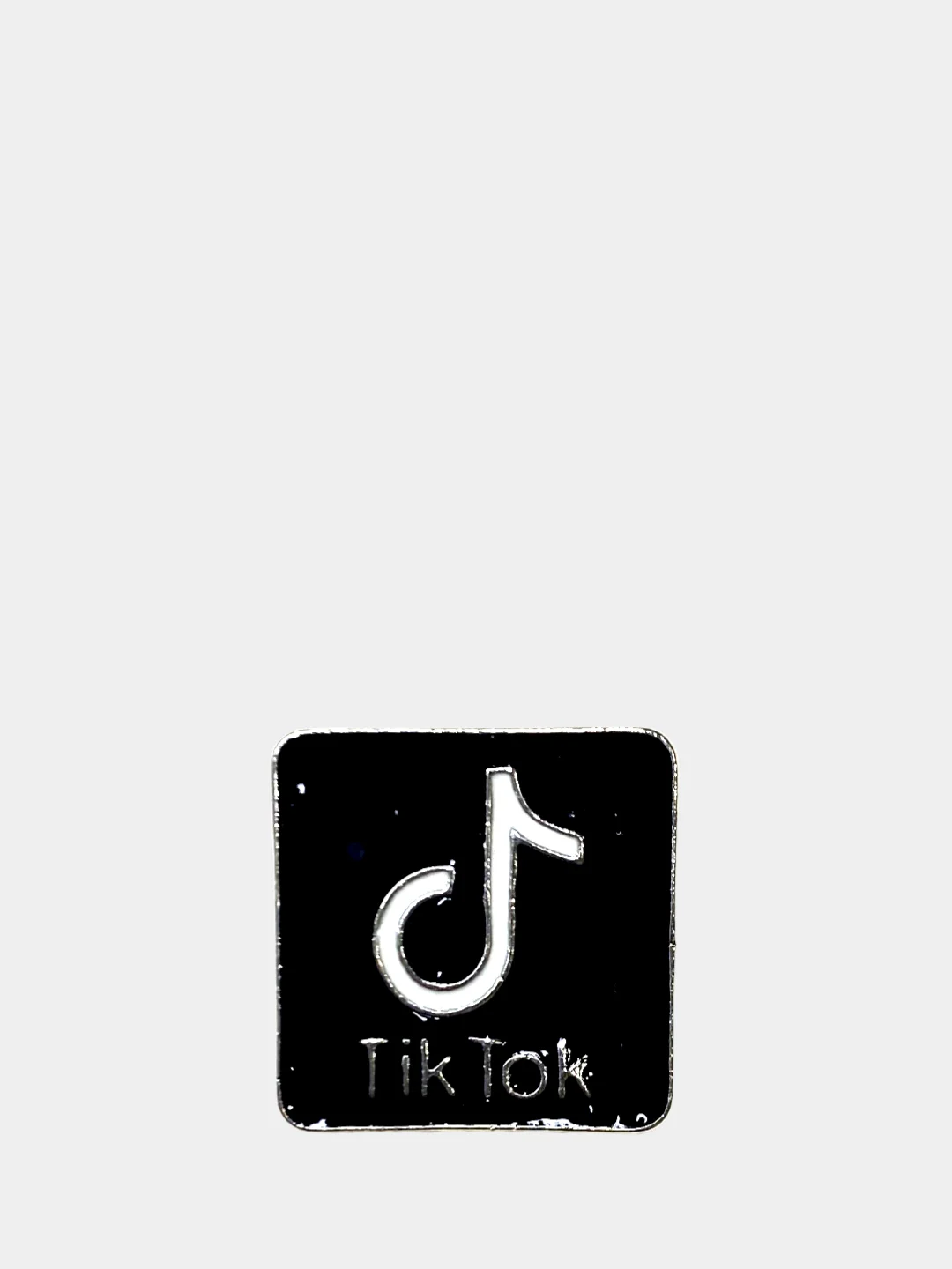 Черный пин металлический на булавке tik-tok