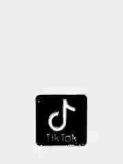 Черный пин металлический на булавке tik-tok