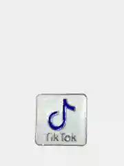 Фиолетовый пин металлический на булавке tik-tok