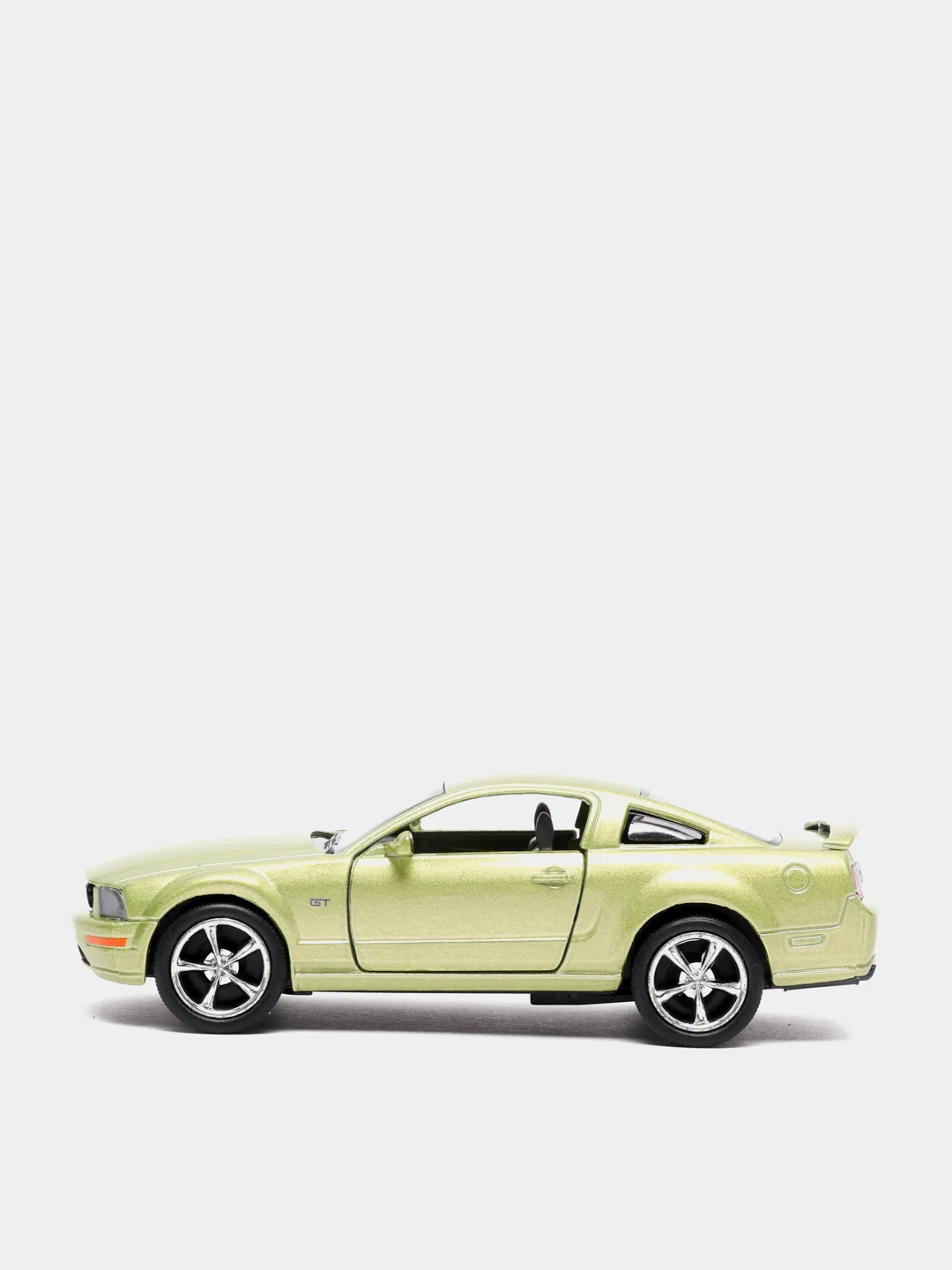 Желтый металлическая машинка 1:38 Ford Mustang GT 2006 KT5091D