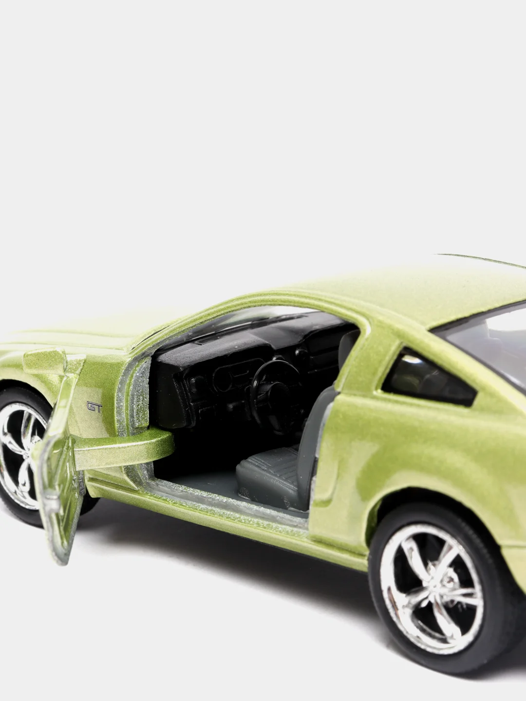 Желтый металлическая машинка 1:38 Ford Mustang GT 2006 KT5091D