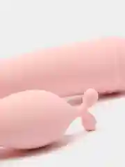 Розовый вибратор