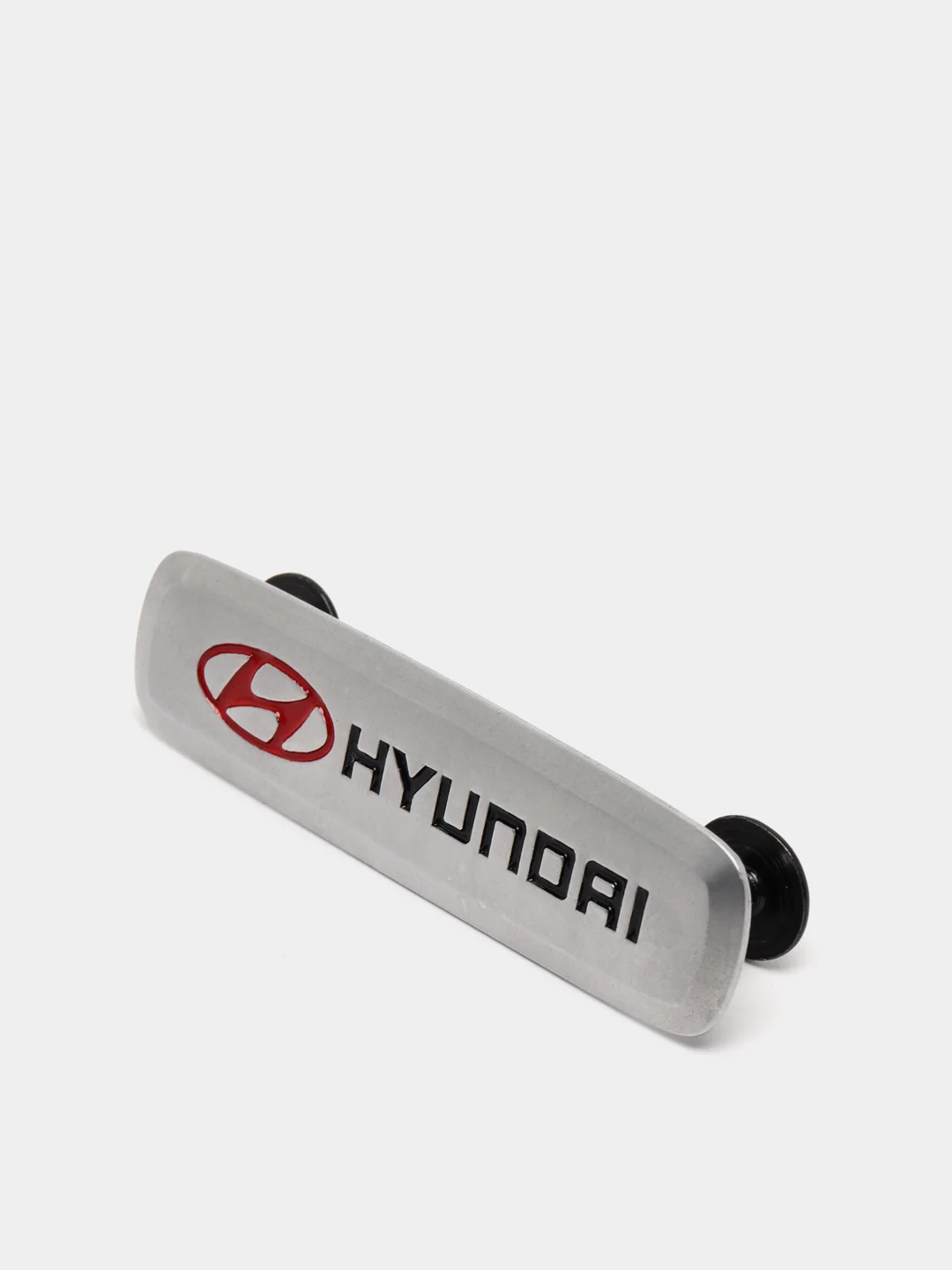 Комплект шильдиков металлических с эмблемой "HYUNDAI" и  4 винтовыми креплениями (Пара)
