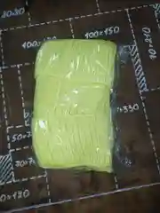 Горчичный шапка женская