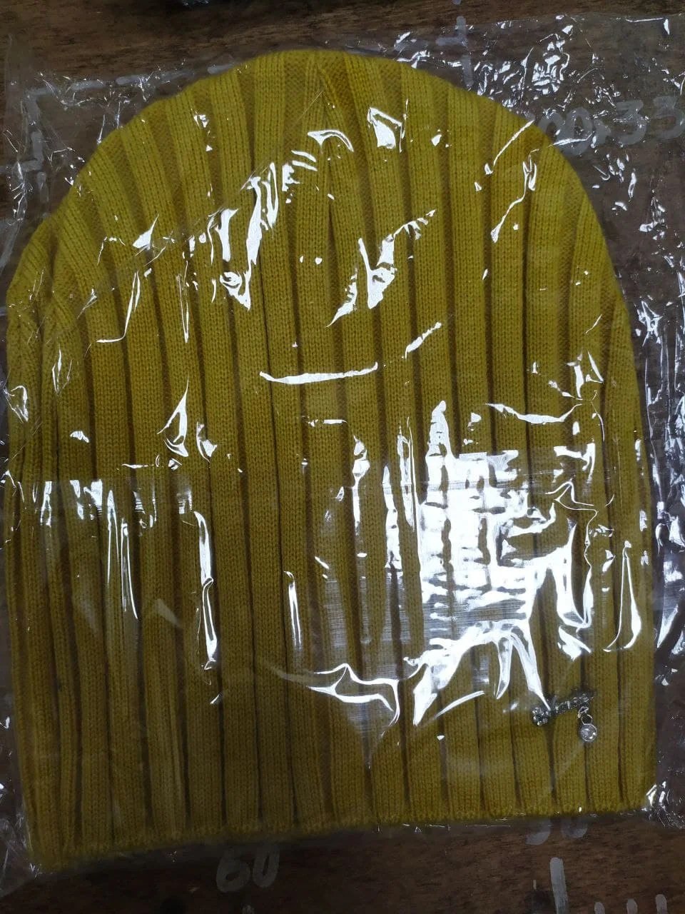 Карамельный шапка женская Madel