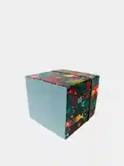 Красный деревянный подсвечник КУБ