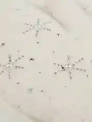 Молочный варежки женские, со стразами