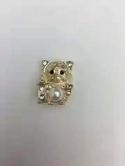 Золотой брошь на булавке