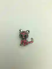 Бордовый брошь на булавке
