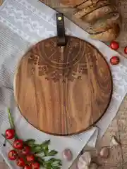 Доска сервировочная DeNASTIA, круглая с узором, D26см