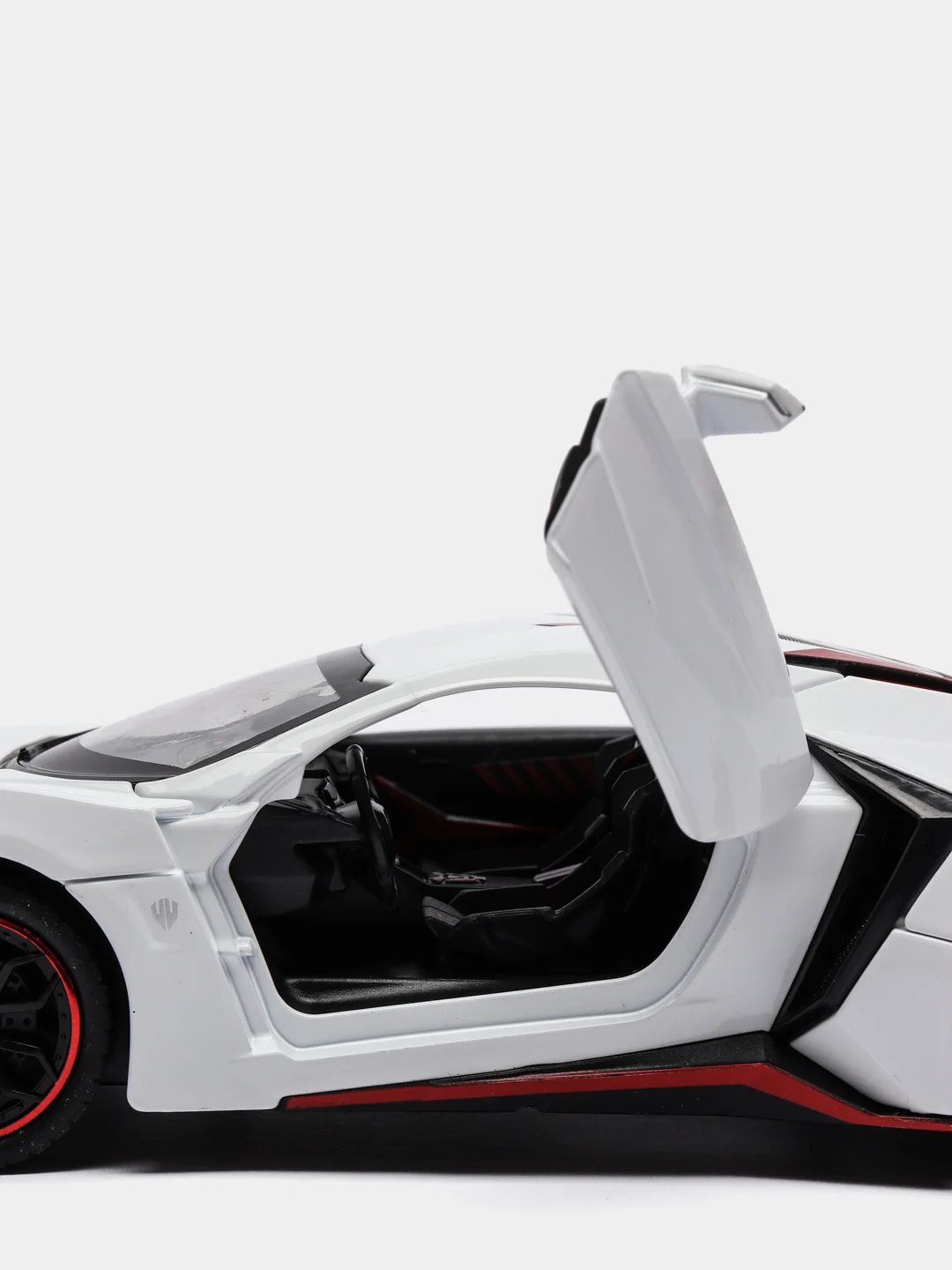 Черный металлическая машинка Die Cast 1:24 Lykans Hypersport CZ32A, инерционная