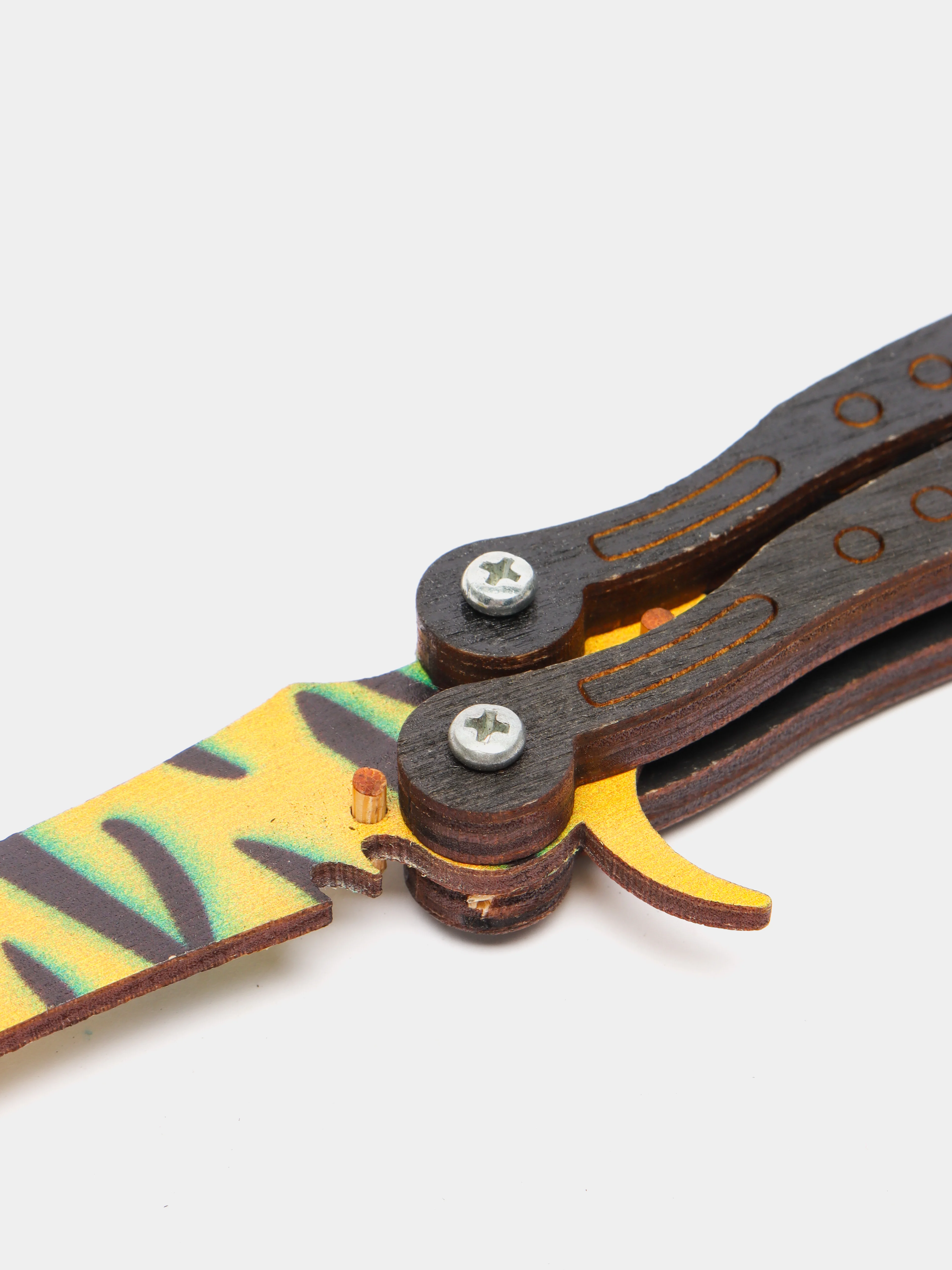 Желтый нож деревянный бабочка лак в раскраске Tiger Tooth / Зуб тигра кс го / cs go