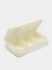 Белый контейнер для таблеток. Таблетница
