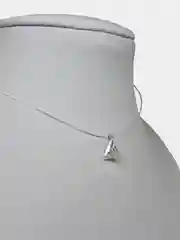 Прозрачный кулон из стекла на леске