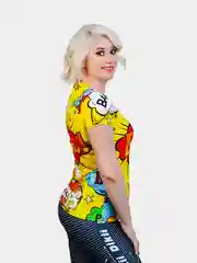 Футболка женская Бомба