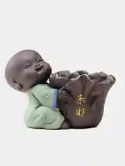 Мятный фигура маленького монаха
