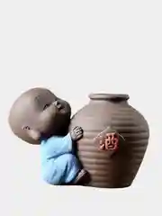 Небесно-голубой фигура маленького монаха