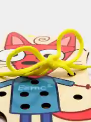 Деревянная игрушка Шнуровка "Три кота" Шуруп