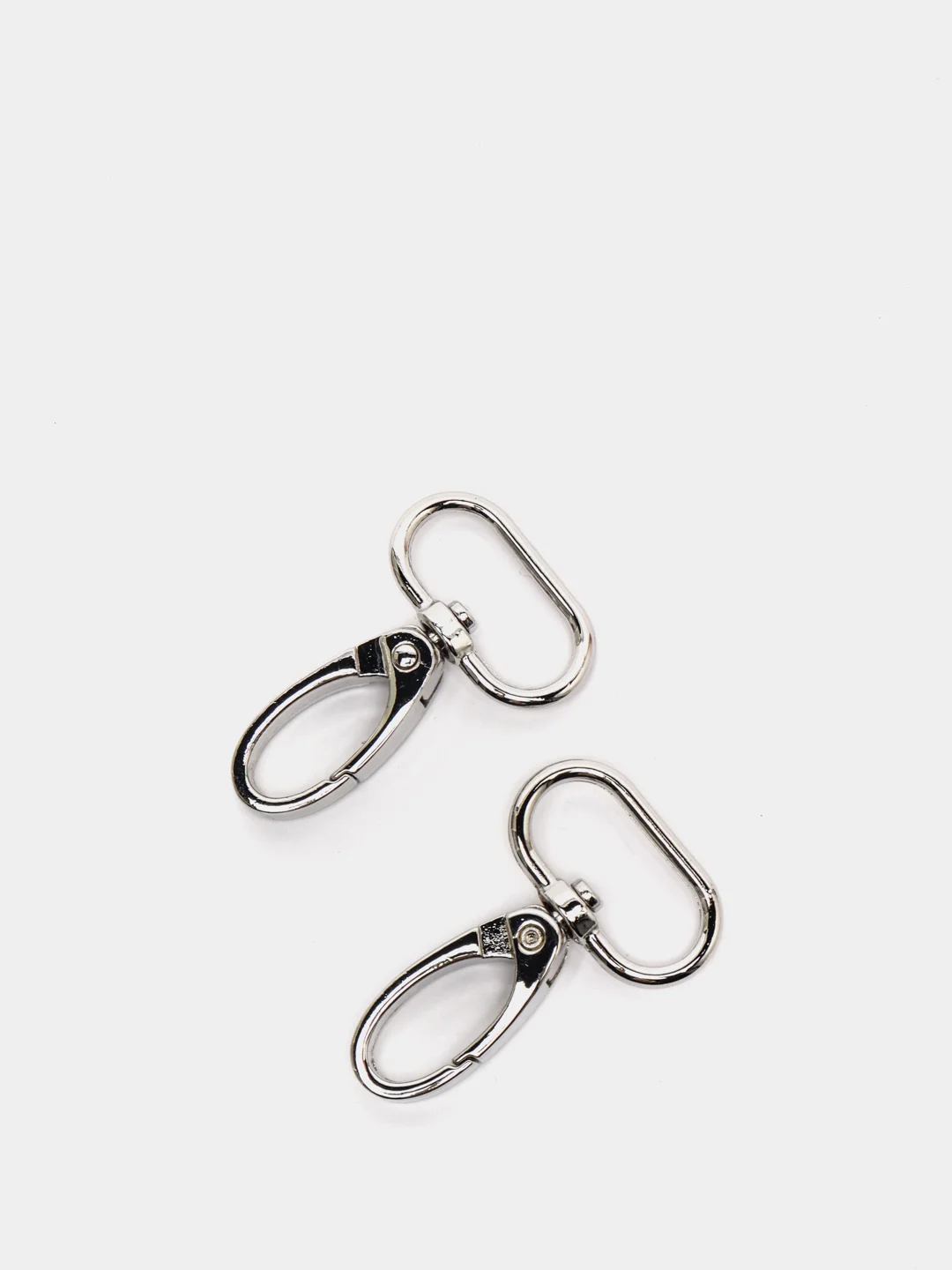 Серебряный карабин металлический для сумки, поворотный шир. 2,5 см. уп. 2 шт