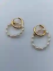 Золотой серьги-бублики / кольца с натуральным жемчугом ручной работы