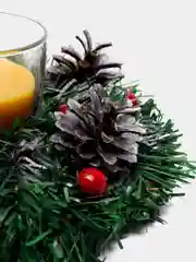 Подсвечник с восковой свечой
