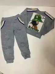 Зеленый костюм для девочки, из ангорки, шляпа на кофте вышита стразами
