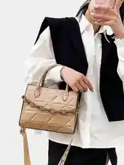 Стильная женская сумка мессенджер