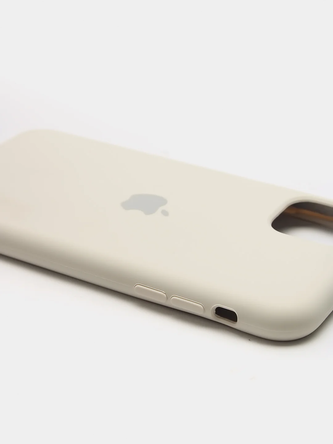 Бежевый чехол Silicone Case для iPhone 11 с закрытым низом
