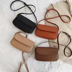 Базовая женская сумка багет LaFemme