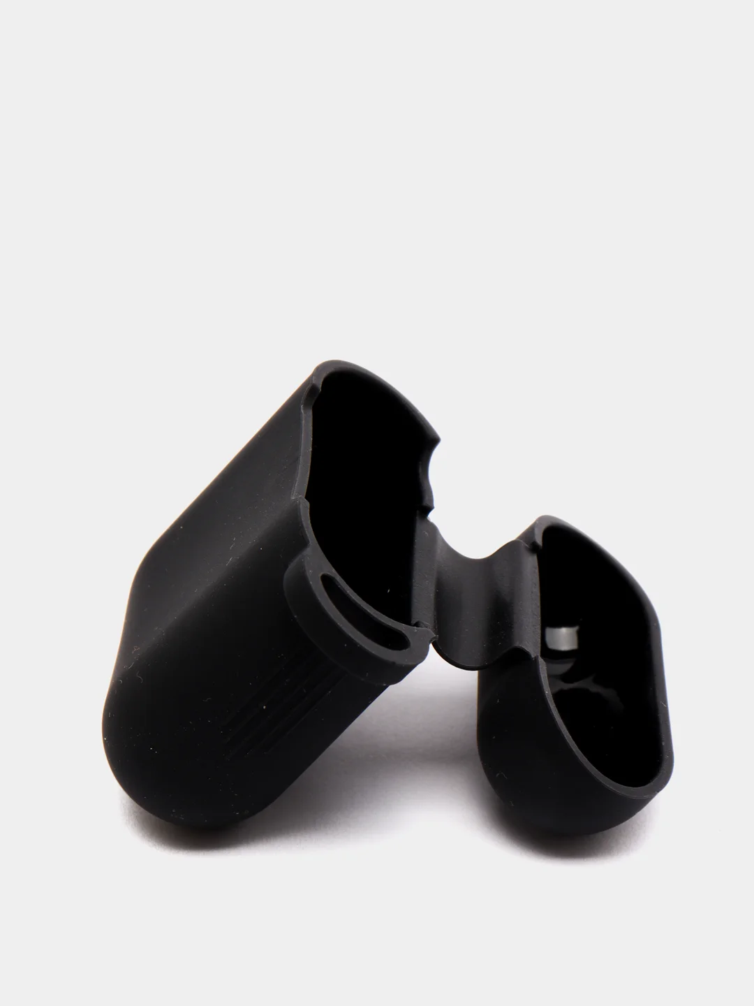 Черный чехол для наушников Airpods силиконовый с карабином