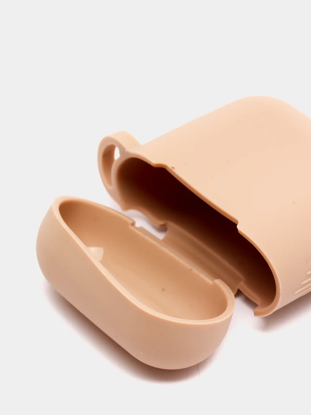 Бежевый чехол для наушников Airpods силиконовый с карабином