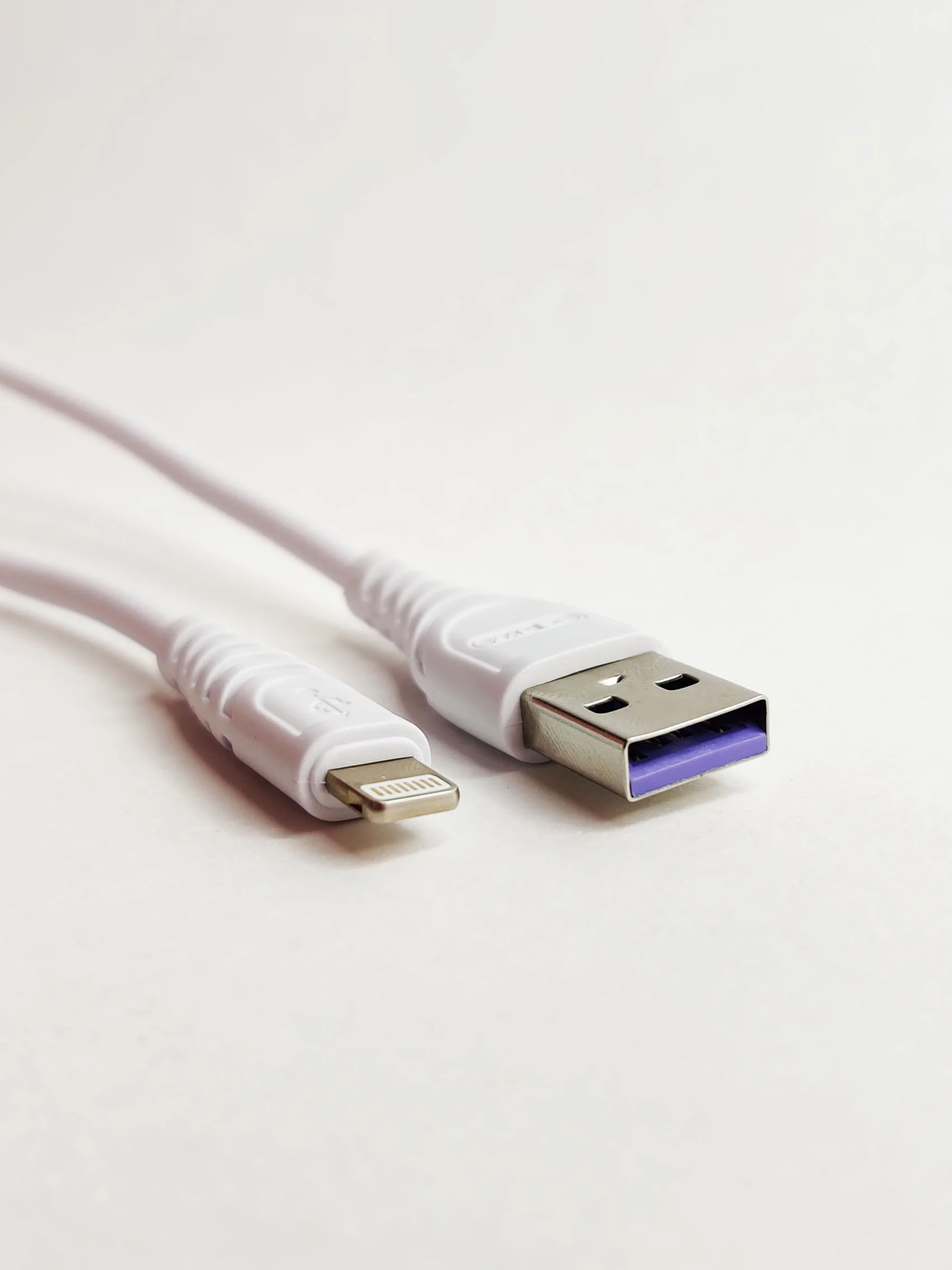 Кабель для зарядки  Type-C/ Apple IPhone / Micro USB 3A