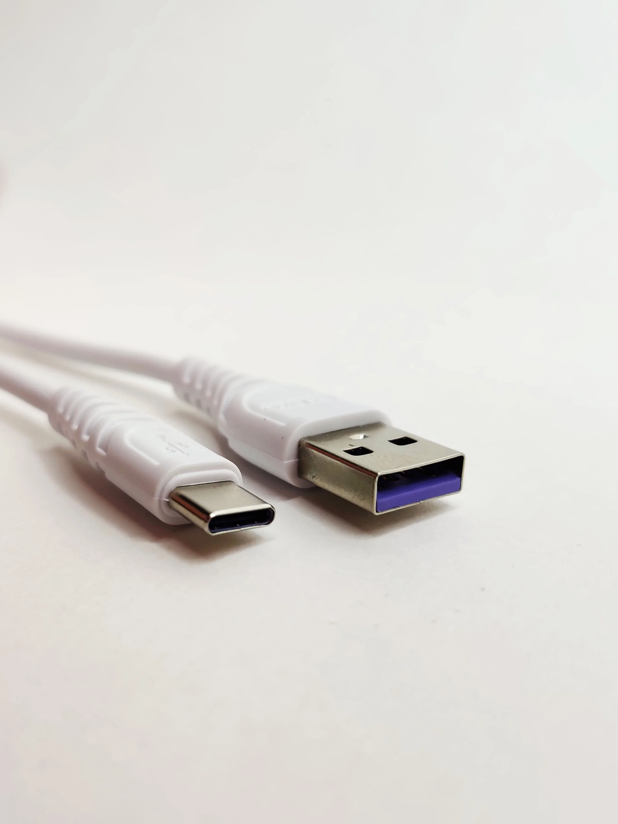 Кабель для зарядки  Type-C/ Apple IPhone / Micro USB 3A